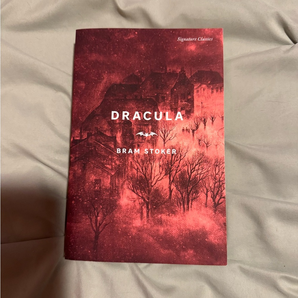 Dracula by Bram Stoker - Signature Classic Edition
